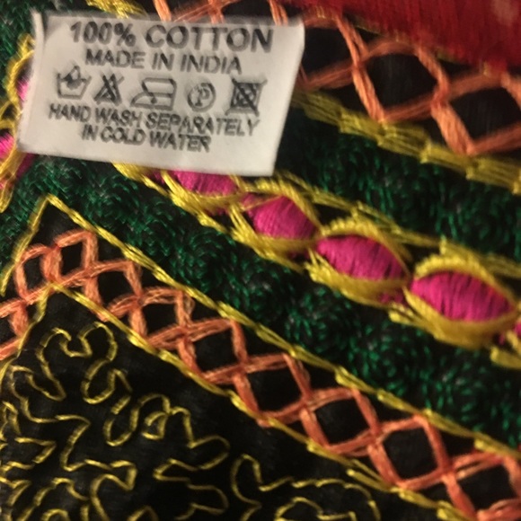 Beautiful Shoulder Bag with Elephant Embroidered - Picture 4 of 5